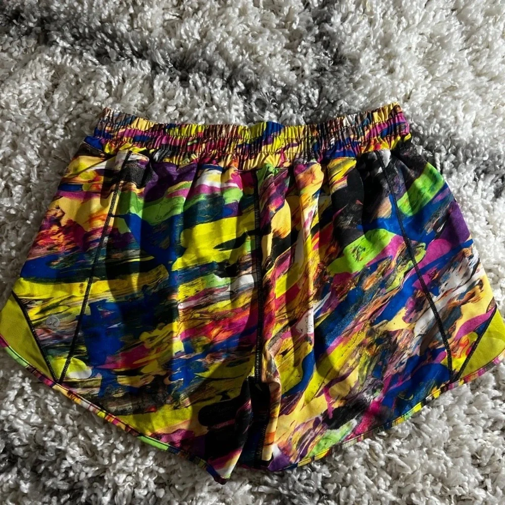 Lululemon Hotty Hot Short II *Long 4" Catalyst Multi - Picture 2 of 3
